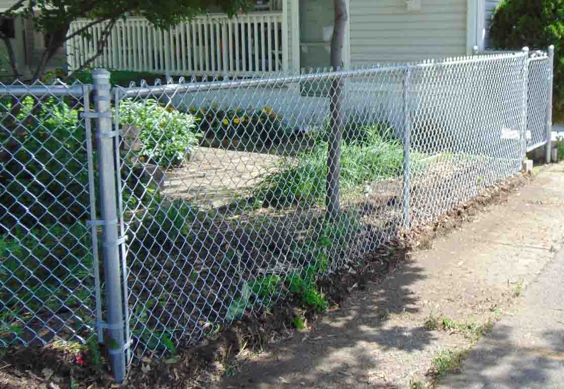 a picture of a chain link fence